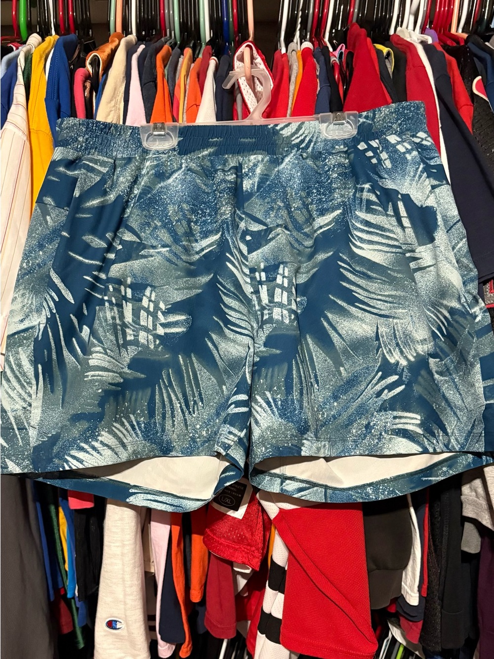 Lululemon Channel Cross spray palms blue multi Swim shorts XL 5” inseam EUC